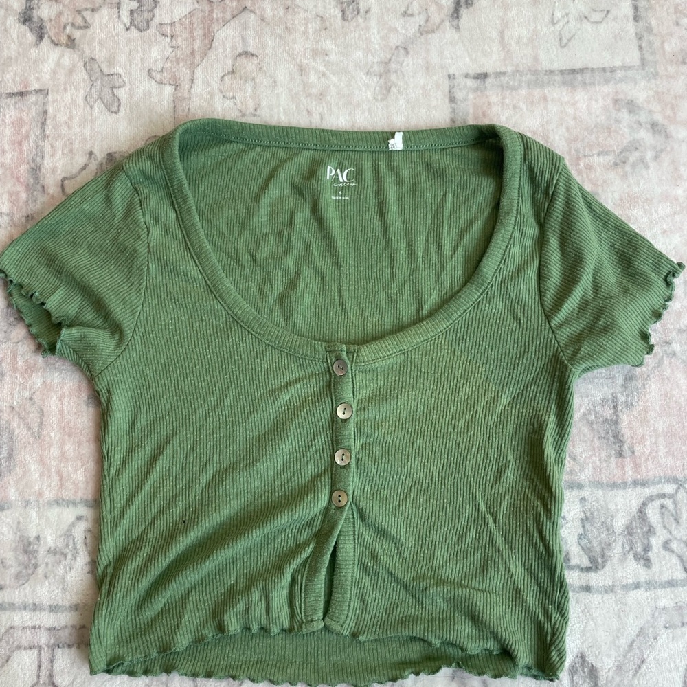 Women's Green Ribbed Button-Up Top